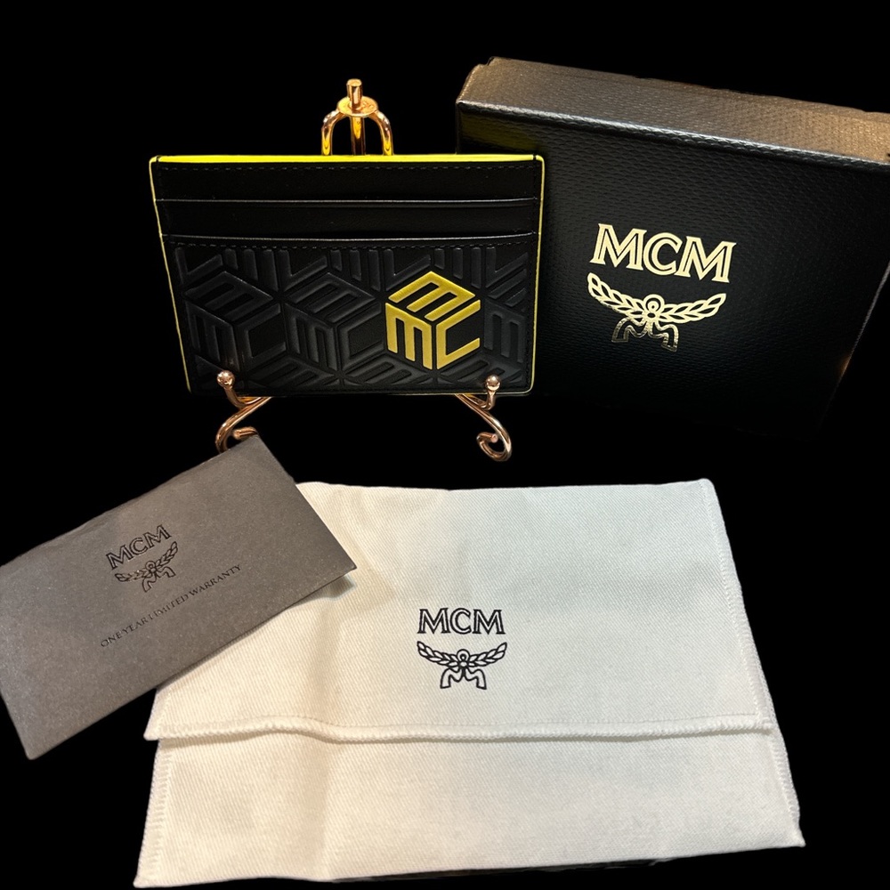 NIB Full Inclusion MCM Card Holder